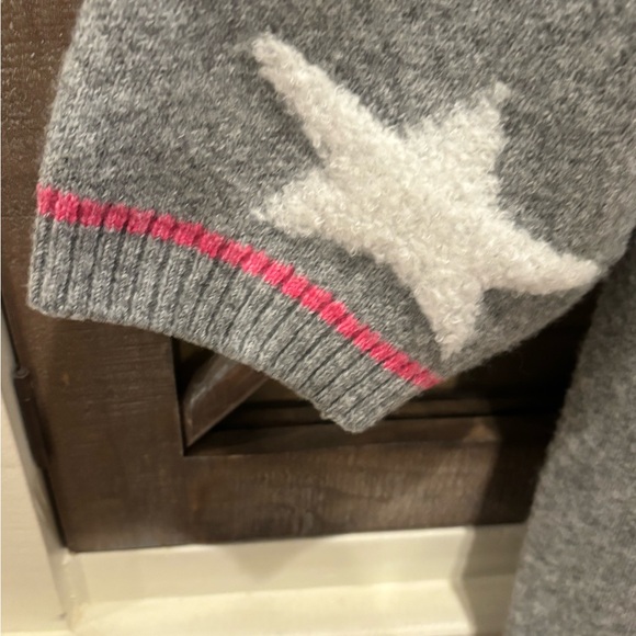 THML Gray Knit with Pink Detail - Picture 3 of 4